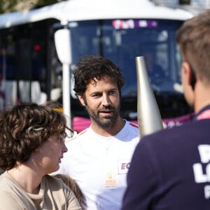 Benjamin Millepied lors du relais de la Flamme Paralympique pour Paris2024, Paris, France. © Gervot / Panoramic / Bestimage 