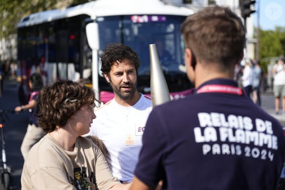 Benjamin Millepied lors du relais de la Flamme Paralympique pour Paris2024, Paris, France. © Gervot / Panoramic / Bestimage 