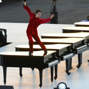 ... Ou Christine and the Queens (Redcar), qui a repris le titre "Non, je ne regrette rien" d'Edith Piaf. 
Christine and the Queens lors de la cérémonie d'ouverture des Jeux Paralympiques à Paris. Photo par Daniel Derajinski/Icon Sport/ABAcAPRESS.COM