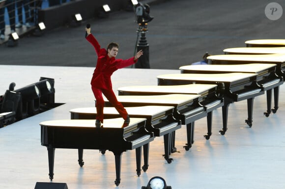 ... Ou Christine and the Queens (Redcar), qui a repris le titre "Non, je ne regrette rien" d'Edith Piaf. 
Christine and the Queens lors de la cérémonie d'ouverture des Jeux Paralympiques à Paris. Photo par Daniel Derajinski/Icon Sport/ABAcAPRESS.COM