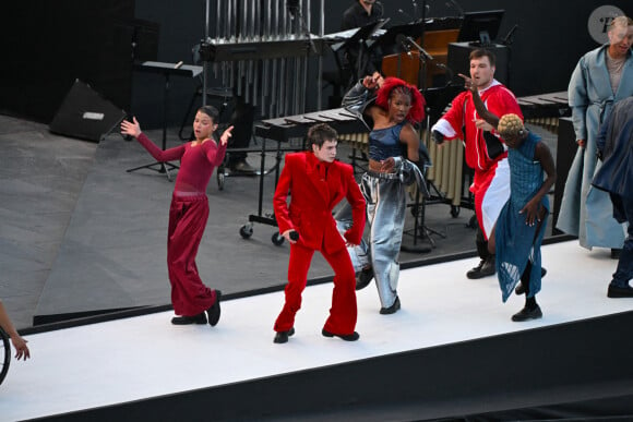 Christine and the Queens lors de la cérémonie d'ouverture des Jeux Paralympiques à Paris. Photo par Daniel Derajinski/Icon Sport/ABAcAPRESS.COM