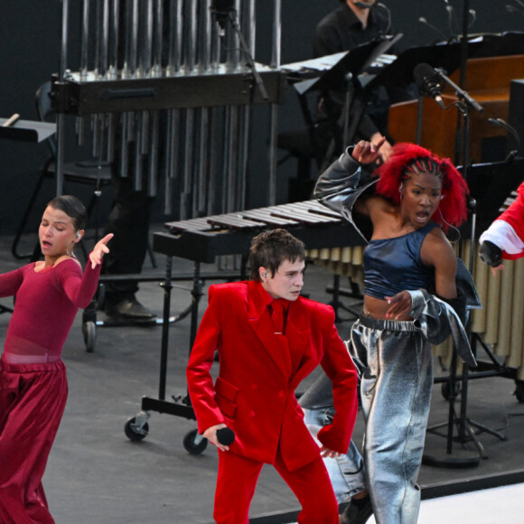 Christine and the Queens lors de la cérémonie d'ouverture des Jeux Paralympiques à Paris. Photo par Daniel Derajinski/Icon Sport/ABAcAPRESS.COM