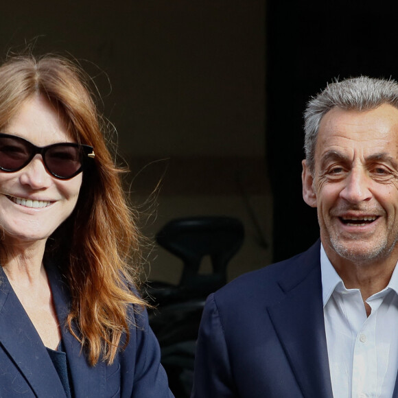 Nicolas Sarkozy était en Provence pour rencontrer ses admirateurs
 
Nicolas Sarkozy et sa femme Carla Bruni vont voter pour le premier tour des législatives au lycée Jean de la Fontaine à Paris, France, le 30 juin 2024. © Christophe Clovis/Bestimage