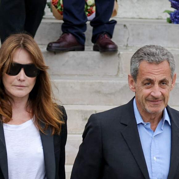 Nicolas Sarkozy et sa femme Carla Bruni - Sortie des obsèques de l'auteure-compositrice-interprète et actrice française Françoise Hardy au crématorium du cimetière du Père-Lachaise à Paris, France, le 20 juin 2024. © Jacovides-Moreau/Bestimage