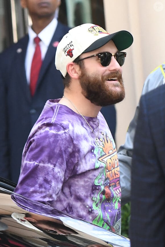 René-Charles Angélil, porte un t-shirt Outkast, à l'hôtel Royal Monceau avant l'ouverture des Jeux Olympiques (JO) Paris 2024 à Paris, France, le 24 juillet 2024.