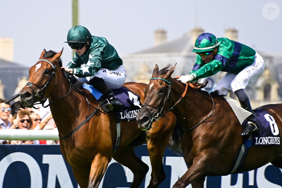 Course 5 - Nashwa - Hollie Doyle / La Parisienne - Gérald Mossé - Hollie Doyle, première femme jockey à remporter le Prix de Diane à Chantilly le 19 juin 2022. © Federico Pestellini / Bestimage