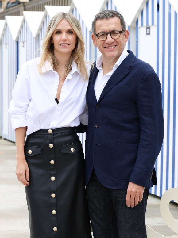 Laurence Arné et son compagnon Dany Boon au photocall du film "La Famille Hennedricks" lors du 38ème festival du film de Cabourg, France, le 15 juin 2024. Les Journées romantiques du 38ème Festival du film de Cabourg (Calvados) auront lieu du 12 au 16 juin. © Coadic Guirec/Bestimage 