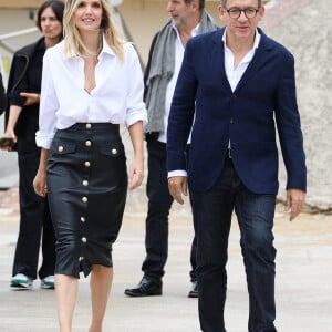 Laurence Arné et son compagnon Dany Boon au photocall du film "La Famille Hennedricks" lors du 38ème festival du film de Cabourg, France, le 15 juin 2024. Les Journées romantiques du 38ème Festival du film de Cabourg (Calvados) auront lieu du 12 au 16 juin. © Coadic Guirec/Bestimage 