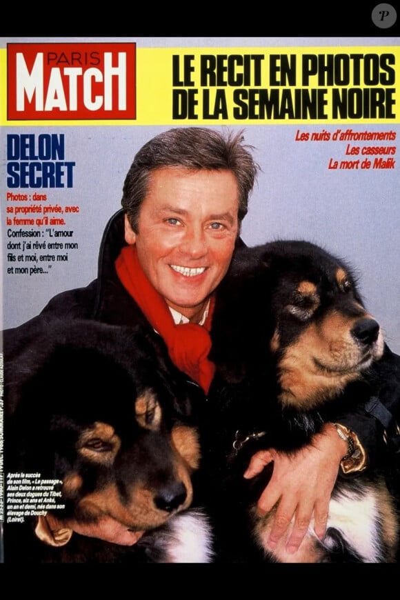 Alain Delon en couverture de "Paris Match" avec son chien