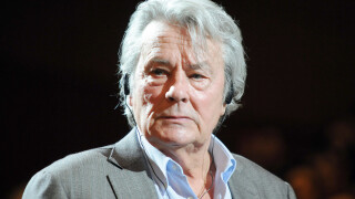 Alain Delon et ses nombreux chiens "nourris à la panse de boeuf", deux groupes distincts d'animaux à Douchy