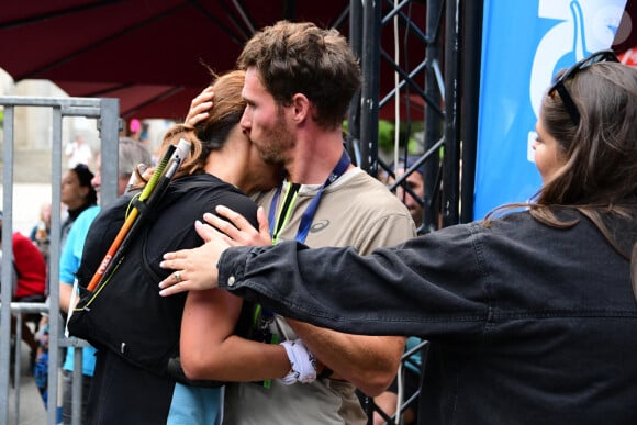 Elle exerce désormais la profession de médecin
Exclusif - Marine Lorphelin (Miss France 2013) participe et finit la course MCC, 40 kms et 2300m de dénivelé positif, en marge de l'Ultra Trail du Mont Blanc (UTMB) à Chamonix le 26 août 2024. Son compagnon Stanislas Gruau l'a soutenu sur tout le parcours © Romain Doucelin / Bestimage 