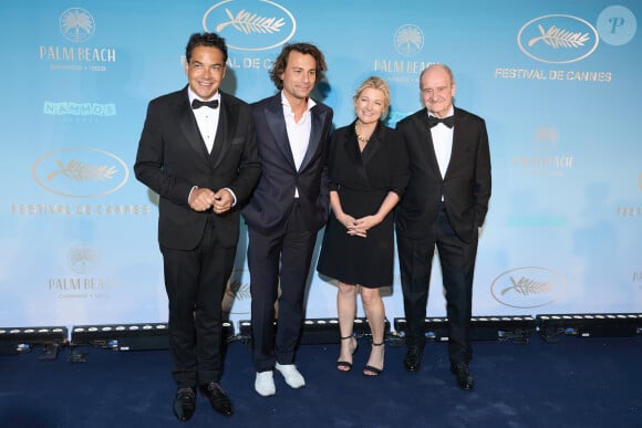 Patrick Cohen, Bertrand Chameroy, Anne-Elisabeth Lemoine, Pierre Lescure - Photocall du dîner d'ouverture du 77ème Festival International du Film de Cannes, au Carlton. © Borde-Jacovides-Moreau / Bestimage 