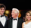 En compagnie de son fils James Jigme Gere et de son épouse Alejandra Silva
James Jigme Gere, Richard Gere et sa femme Alejandra Silva sur le tapis rouge de la Mostra de Venise le 1er septembre 2024.