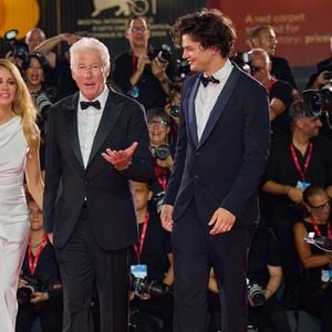 Richard Gere et sa femme Alejandra Silva à la Mostra de Venise le 1er septembre 2024.