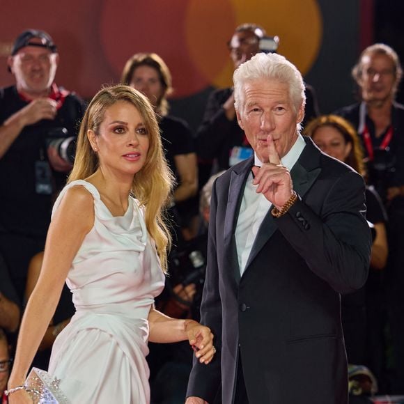 Richard Gere et sa femme Alejandra Silva sur le tapis rouge de la Mostra de Venise le 1er septembre 2024.