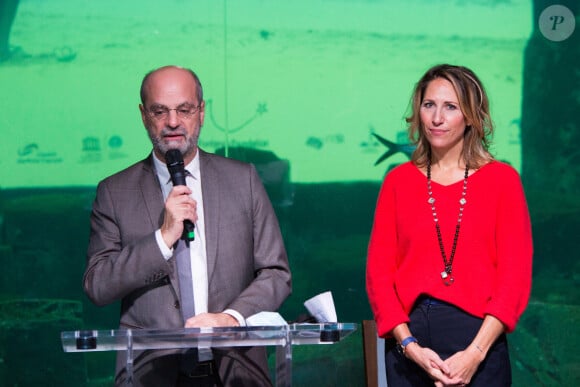 Le ministre de l'Education nationale Jean Michel Blanquer et la navigatrice Maud Fontenoy assistent au lancement des programmes éducatifs de la Fondation Maud Fontenoy à l'Aquarium de Paris le 26 novembre 2021 à Paris, France. Photo par Nasser Berzane/ABACAPRESS.COM