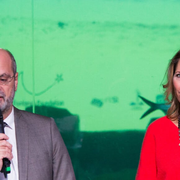 Le ministre de l'Education nationale Jean Michel Blanquer et la navigatrice Maud Fontenoy assistent au lancement des programmes éducatifs de la Fondation Maud Fontenoy à l'Aquarium de Paris le 26 novembre 2021 à Paris, France. Photo par Nasser Berzane/ABACAPRESS.COM