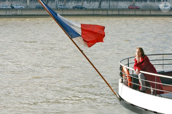 PAS DE TABLOIDS. La navigatrice française Maud Fontenoy pose pour notre photographe à Paris, France, le 30 mars 2006. Photo par Stephane Kempinaire/Cameleon/ABACAPRESS.COM. PAS DE TABLOIDS