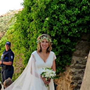 Maud Fontenoy enceinte avec ses enfants Mahé, Hina et Loup - Mariage de la navigatrice et femme politique et vice-présidente de la région Sud-Provence-Alpes-Côte-d'Azur, Maud Fontenoy avec le conseiller régional poitevin Olivier Chartier à l'Èglise de Gassin dans le Var le 26 mai 2018. © Christiane Georges/Nice Matin/Bestimage