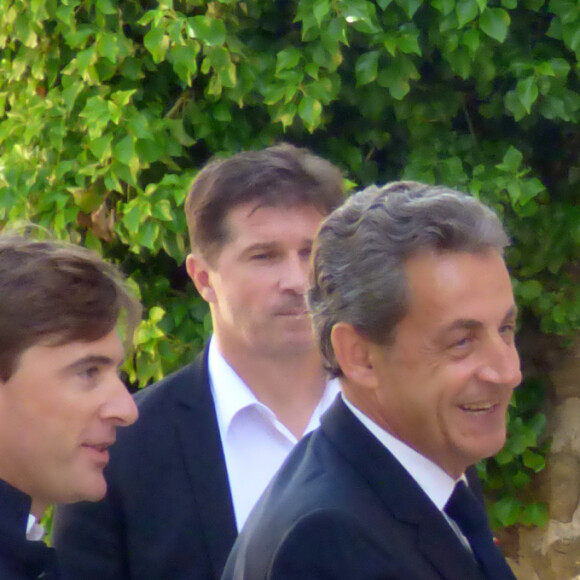 Olivier Chartier, Nicolas Sarkozy - Mariage de la navigatrice et femme politique et vice-présidente de la région Sud-Provence-Alpes-Côte-d'Azur, Maud Fontenoy avec le conseiller régional poitevin Olivier Chartier à l'église de Gassin dans le Var le 26 mai 2018. © Christiane Georges/Nice Matin/Bestimage