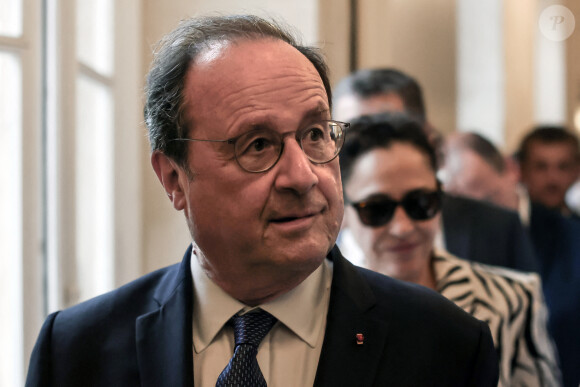 Exclusif - L'ancien président socialiste (PS) nouvellement élu député, François Hollande arrive à l'Assemblée nationale, après le second tour des élections législatives françaises, à Paris, France, le 9 juillet 2024. © Stéphane Lemouton/Bestimage 