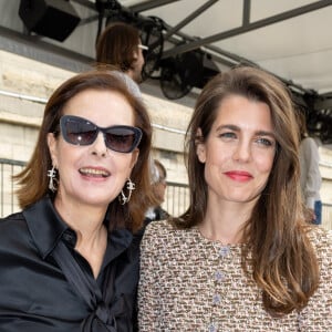 "J'ai eu mal en jouant 'Bérénice' '(ndlr l'une des célèbres pièces de Jean Racine)", a confié Carole Bouquet à nos confrères.
Carole Bouquet et Charlotte Casiraghi au front row du défilé de mode Chanel collection Haute Couture Automne/Hiver 2023/24 lors de la Fashion Week de Paris (PFW), à Paris, France, le 4 juillet 2023. © Borde-Rindoff/Bestimage