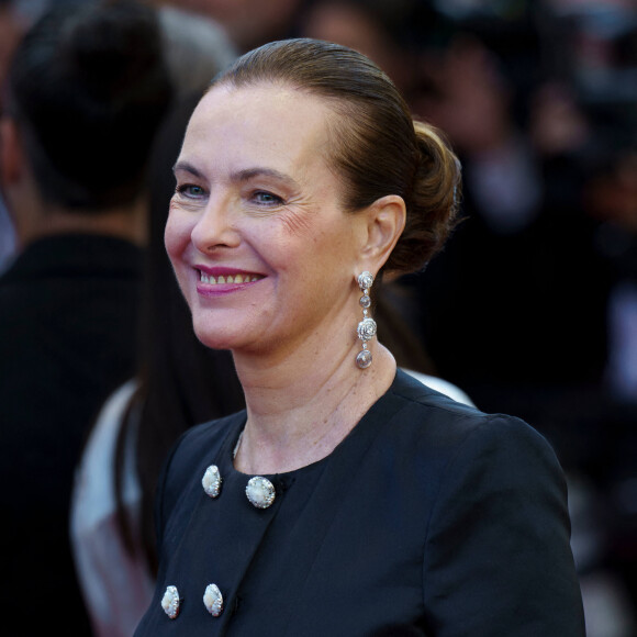 Carole Bouquet assiste au tapis rouge de la projection de Megalopolis lors de la 77e édition du Festival de Cannes au Palais des Festivals le 16 mai 2024 à Cannes, France.