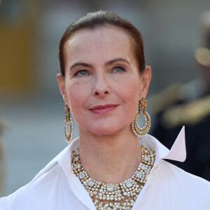 L'heure est aux confidences pour Carole Bouquet.
Carole Bouquet - Dîner d'Etat au château de Versailles en l'honneur de la visite officielle du roi et de la reine d'Angleterre en France. © Moreau-Jacovides / Bestimage 