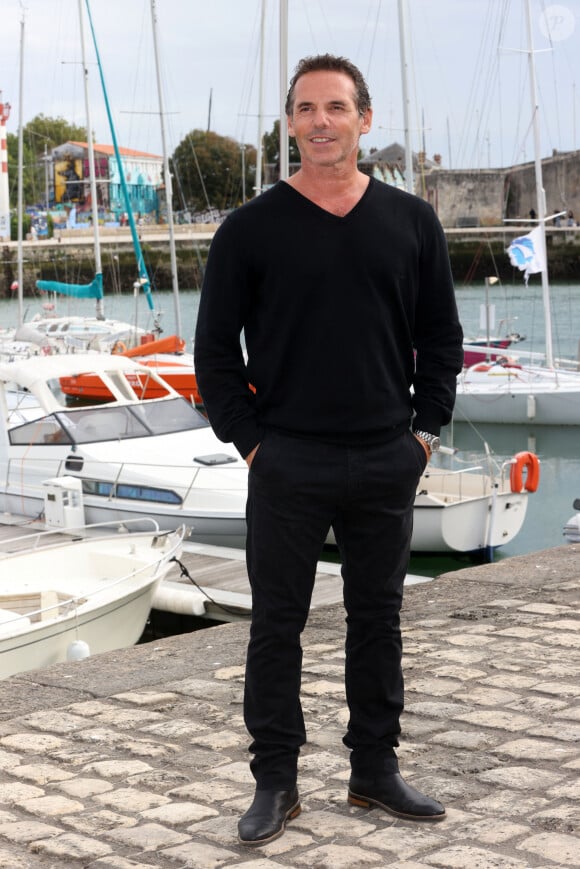 Jérémy Banster. au photocall du téléfilm "Meutres sur les Iles" lors de la 23ème édition du Festival de la Fiction tv de la Rochelle 2021 à La Rochelle, France, le 15 septembre 2021. © Jean-Marc Lhomer / Bestimage 