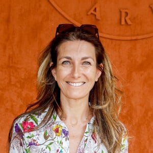 Une étape qui passe par la négociation face au caractère "breton" de sa fille. 
Anne-Claire Coudray au village lors des Internationaux de France de tennis de Roland Garros, à Paris, France, le 9 juin. © Jacovides-Moreau/Bestimage 