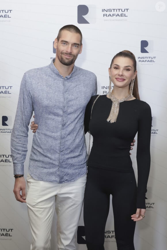 Camille Lacourt et sa compagne Alice Detollenaere - De nombreuses personnalités sont venues assister au dîner de gala annuel de l'Institut Rafaël-Santé intégrative au Pavillon Gabriel à Paris le 8 novembre 2022. © Jacques Bensoussan / Bestimage 