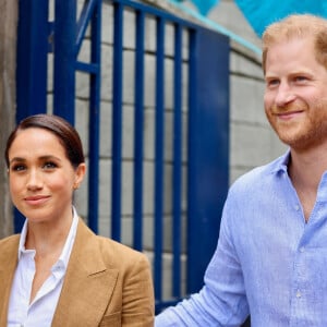 Chaque jour, le prince Harry méditerait 40 minutes. Fan de Yoga, Meghan Markle a pu le lui conseiller !
Bogota, COLOMBIE - Le prince Harry, duc de Sussex, Meghan Markle, duchesse de Sussex, et la vice-présidente Francia Marquez lors d'un sommet organisé en collaboration avec The Archewell Foundaiton et Luminate à Bogota, au premier jour de leur visite de quatre jours en Colombie.
Sur la photo : Prince Harry, duc de Sussex, Meghan Markle, duchesse de Sussex.