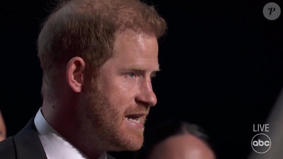 "Il y a des signes subtils d'américanité : Il y a aussi des signes subtils de 'célébration' américaine - l'accent de Harry a changé pour remplacer les 't' par des 'd'", a confié un initié.
Le prince Harry, duc de Sussex et Meghan Markle, duchesse de Sussex, lors de la cérémonie des "ESPY Awards 2024" à Los Angeles, le 11 juillet 2024. 