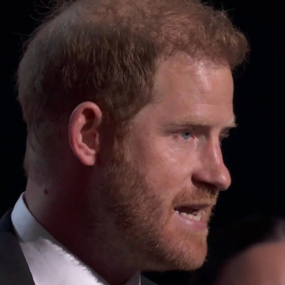 "Il y a des signes subtils d'américanité : Il y a aussi des signes subtils de 'célébration' américaine - l'accent de Harry a changé pour remplacer les 't' par des 'd'", a confié un initié.
Le prince Harry, duc de Sussex et Meghan Markle, duchesse de Sussex, lors de la cérémonie des "ESPY Awards 2024" à Los Angeles, le 11 juillet 2024. 