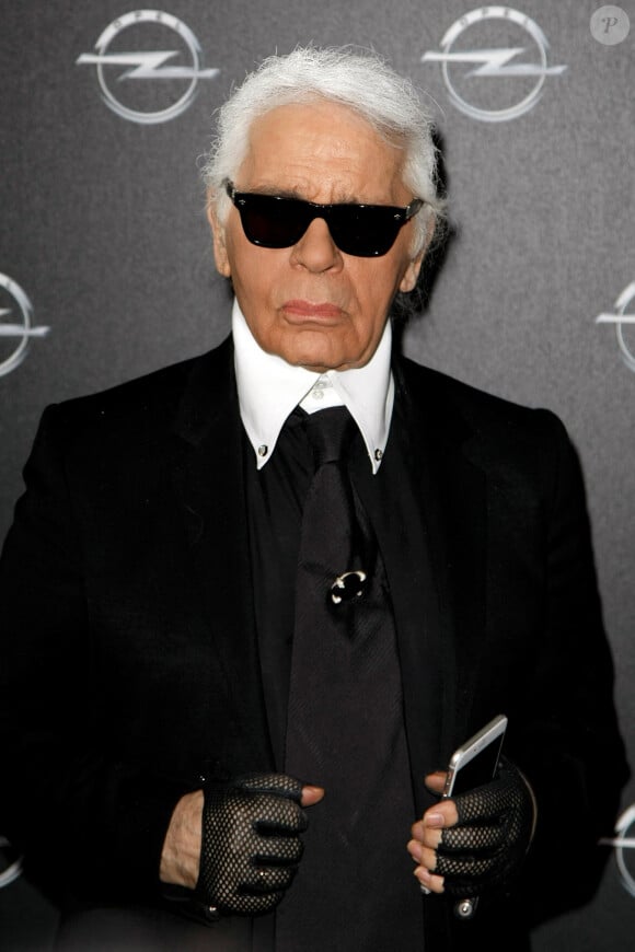 Karl Lagerfeld assiste au "Vernissage Karl Lagerfeld et Choupette" à Berlin, Allemagne. Photo par Sport Moments/DDP Images/ABACAPRESS.COM