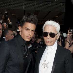 Baptiste Giabiconi (G) et Karl Lagerfeld assistent à l'événement caritatif de l'UNICEF "Une soirée pour l'Afrique" organisé par le géant allemand des médias Burda au Burda Medien Park à Offenburg, en Allemagne. Photo par Action Press/ABACAPRESS.COM