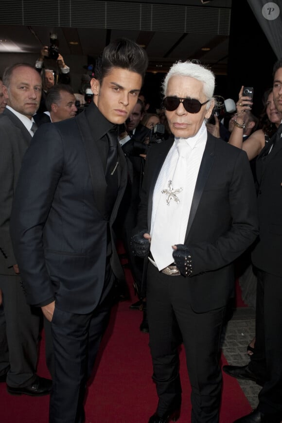 Baptiste Giabiconi (G) et Karl Lagerfeld assistent à l'événement caritatif de l'UNICEF "Une soirée pour l'Afrique" organisé par le géant allemand des médias Burda au Burda Medien Park à Offenburg, en Allemagne. Photo par Action Press/ABACAPRESS.COM