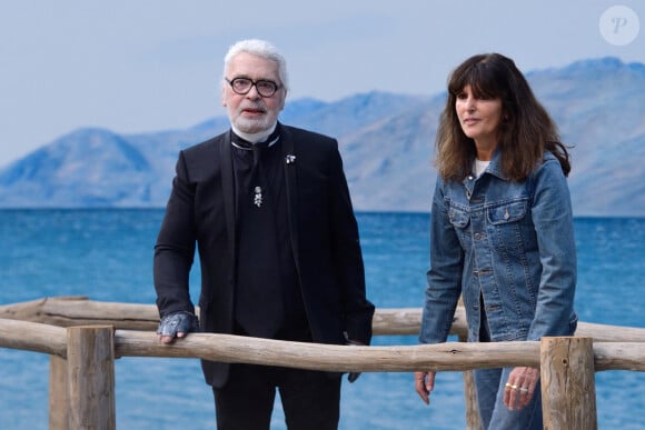 Karl Lagerfeld et Virginie Viard font une apparition sur le podium lors du défilé Chanel dans le cadre de la semaine de la mode féminine printemps-été 2019 qui s'est tenue à Paris, en France. Photo par Aurore Marechal/ABACAPRESS.COM