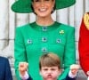 Malheureusement selon The Sun, aucune photographie de rentrée où l'on pourrait apercevoir le turbulent Louis avec son cartable, la jolie Charlotte avec de belles nattes ou encore le plus sérieux George avec un costume cravate ne sera dévoilée.
Archives : Kate Middleton et Louis