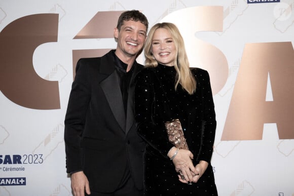 Niels Schneider et Virginie Efira avec le César de la meilleure actrice pour le film Revoir Paris sont vus en coulisses lors de la 48e cérémonie des César du cinéma à l'Olympia, le 24 février 2023 à Paris, France. Photo par David Niviere/ABACAPRESS.COM