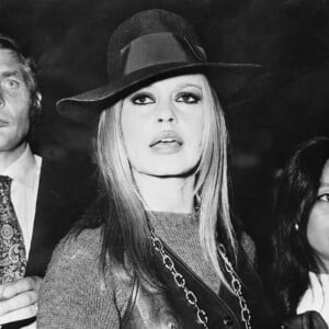 La Française est une icône des années 50 et 60...
Une photo d'archive datée du 6 avril 1968 montre Brigitte Bardot et son mari Gunther Sachs lors de la présentation de la collection de mode Mic Mac. Photo par United Archives/Imago/ABACAPRESS.COM