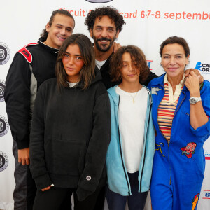 Tomer Sisley a participé au marathon Karting Jules Bianchi organisé sur le circuit du Castellet dans le Var, en hommage au pilote tradiquement disparu il y a près de dix ans.
Dino Zeitoun-Sisley, Liv Sisley, Tomer Sisley, Levin Sisley, Sandra Sisley - Jour 3 lors du marathon Karting Jules Bianchi au circuit Paul Ricard au Castellet le 8 septembre 2024. La course : Unique au monde une course de 42 heures 19 minutes et 50 secondes en karting, en auto et en moto. © Anne-Sophie Guebey via Bestimage 