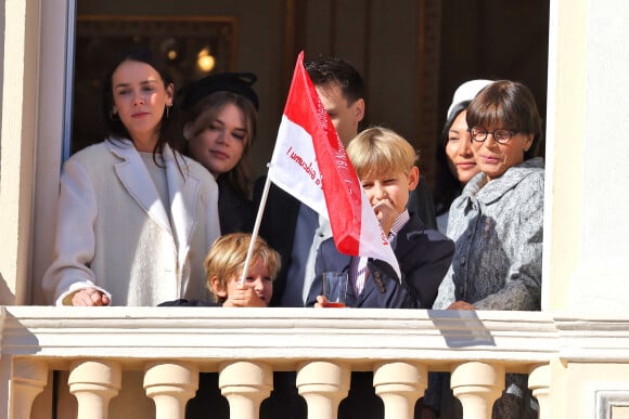 La princesse Stéphanie de Monaco et ses enfants, Pauline Ducruet, Camille Gottlieb, Louis Ducruet et sa femme Marie Chevallier, Maximilian et Sacha Casiraghi - La famille princière de Monaco au balcon du palais, à l'occasion de la Fête Nationale de Monaco. Le 19 novembre 2023 © Dominique Jacovides-Bruno Bebert / Bestimage 