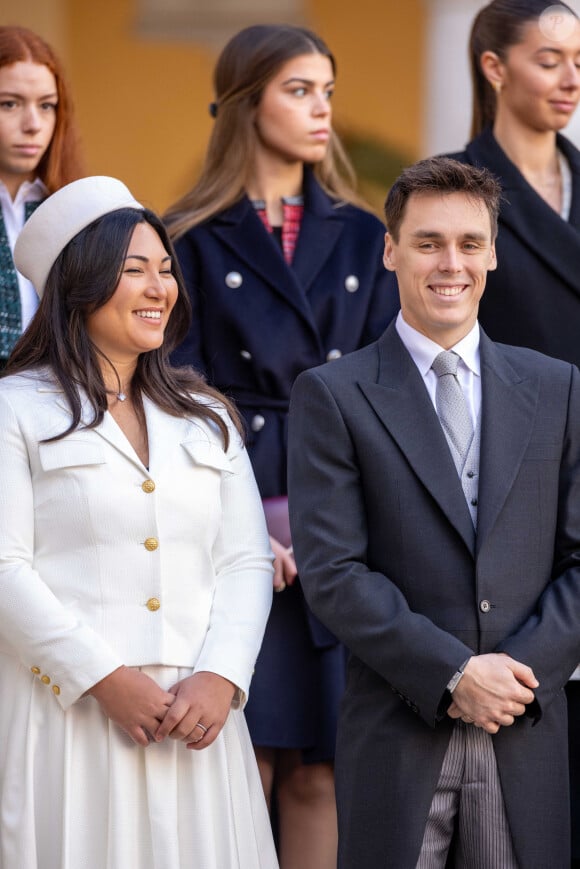 A en croire les somptueuses images relayées à tout-va sur la Toile, Louis et Marie Ducruet ont passé un incroyable moment en famille. 
Louis Ducruet et sa femme Marie - La famille princière monégasque dans la cour d'honneur du palais lors de la la fête nationale à Monaco, le 19 novembre 2023. La famille princière monégasque assiste à la prise d'armes, puis à la cérémonie de remise des médailles et à un défilé militaire sur la place du palais princier. © Olivier Huitel / Pool Monaco / Bestimage 