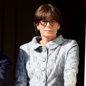 Stéphanie de Monaco est une mère et une grand-mère comblée !
La princesse Stéphanie de Monaco - La famille princière de Monaco au balcon du palais, à l'occasion de la Fête Nationale de Monaco © Dominique Jacovides-Bruno Bebert / Bestimage 