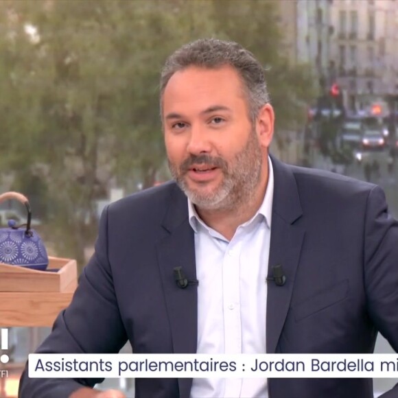 Bruce Toussaint a été contraint d'intervenir pour recadrer Louis Aliot dans "Bonjour !" sur TF1
Bruce Toussaint sur le plateau de "Bonjour !"