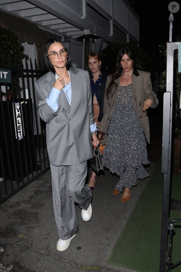 Santa Monica, CA - EXCLUSIF - Demi Moore quittant le restaurant italien Giorgio Baldi avec ses filles Scout et Tallulah après avoir dîné avec Emma Heming Willis, l'épouse de Bruce Willis, à Santa Monica.