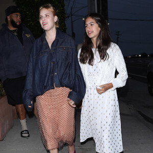 Santa Monica, CA - EXCLUSIF - Tallulah Willis et l'une de ses demi-soeurs quittant le restaurant italien Giorgio Baldi après avoir dîné avec sa soeur Scout Willis, sa mère Demi Moore et la femme de Bruce Willis, Emma Heming Willis, à Santa Monica.