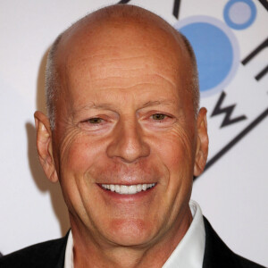 Le comédien qui souffre aussi d'aphasie qui affecte sa communication à l'écrit et à l'oral peut constamment compter sur son entourage.
Bruce Willis à la soirée The Moderate Rise and Tragic Fall of a New York Fixer au théâtre Lynwood Dunn à Hollywood, le 5 avril 2017 © CPA/Bestimage