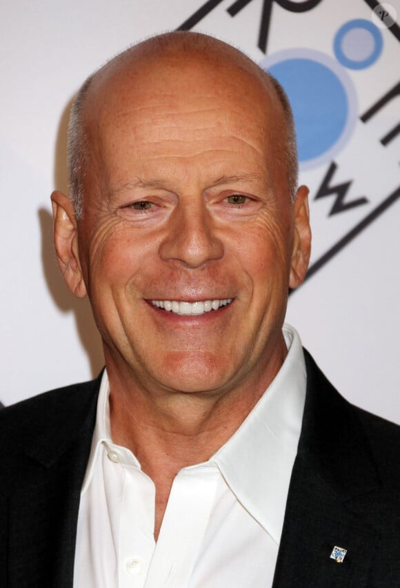 Le comédien qui souffre aussi d'aphasie qui affecte sa communication à l'écrit et à l'oral peut constamment compter sur son entourage.
Bruce Willis à la soirée The Moderate Rise and Tragic Fall of a New York Fixer au théâtre Lynwood Dunn à Hollywood, le 5 avril 2017 © CPA/Bestimage